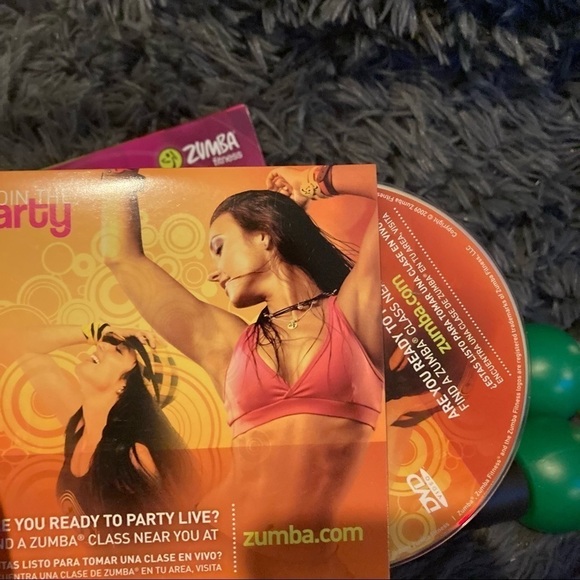 Zumba DVD set with shakers - Picture 9 of 11